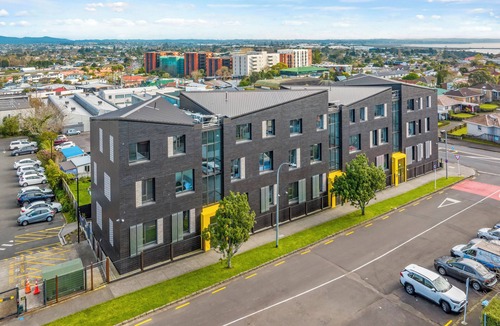 Avondale Cottage | Layard Apartments 512 – West Auckland Apartment