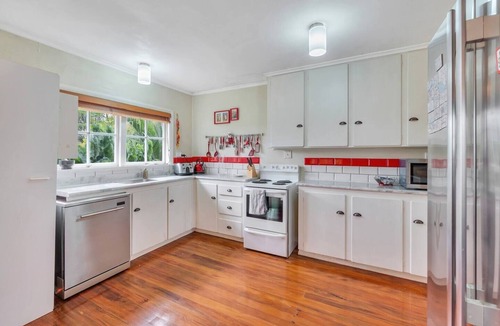 St. Heliers House | Leafy, quiet, rustic but so convenient. Close to CBD, beaches and forest.n