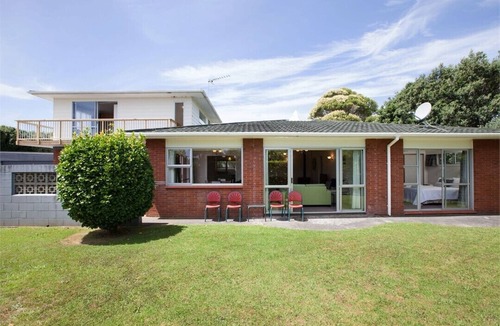New Plymouth House | Leatham Heights - Private, Spacious and Sunny