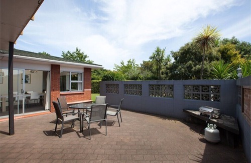 New Plymouth House | Leatham Heights - Private, Spacious and Sunny