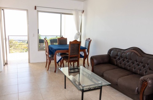Cajon Condo | Left: La Casa Blanca de Grecia