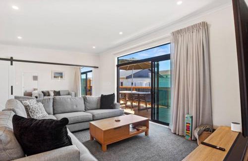 Waihi Beach House | Leisure on Leo