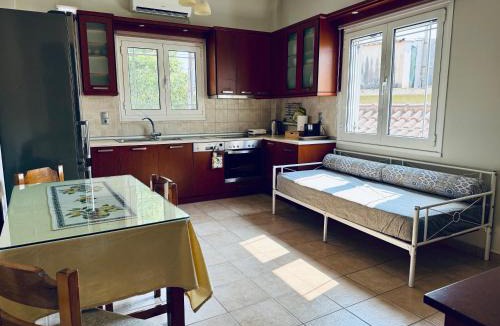 Karlovassi Apartment | Lemontree Retreat