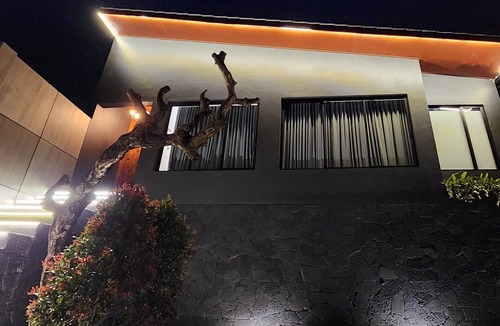 Bandung Villa | LeRoca, Villa with Pool, 15 min to Paris Van Java mall