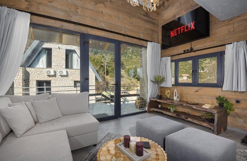 Eptalofos Ski Chalet | LF Parnassos Chalet