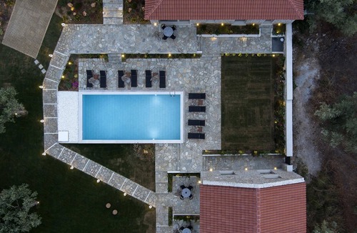 Sourpi Apartment | Lichnos Luxury Suites Stoa
