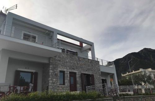 Poulithra Apartment | Light blue house 3 Apartments