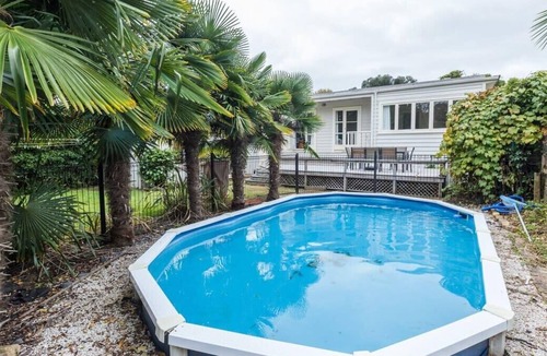 Remuera House | Light-filled Newly Renovated 3 Bedroom Villa in Remuera