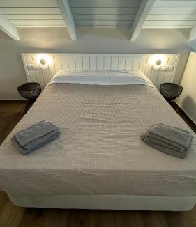 Vathy Apartment | Limone loft central square