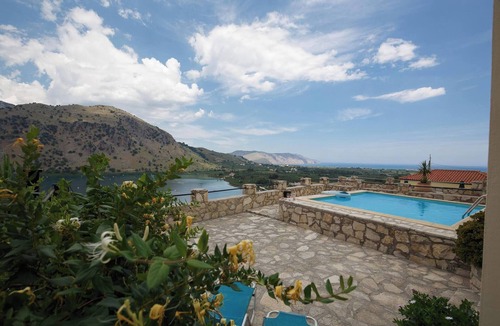 Filaki Villa | Linda's Villa In Unrivalled Position in Kournas - Amazing View!