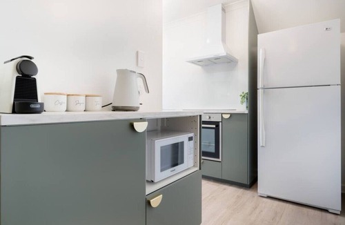 Riverside House | Little House on The Hill in Riverside