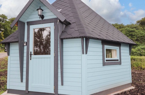 Balmacara Cottage | LITTLE LUXE LODGES 1, romantic, with a garden in Kyle Of Lochalsh