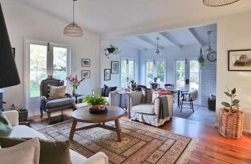 Cygnet House | Little Oak - Place to Relax and Create Memories