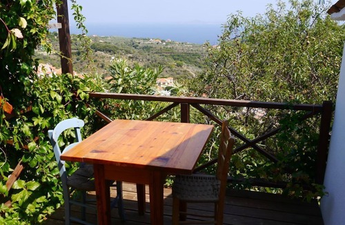 Alonissos House | Little Yellow House With Beautiful Sea View