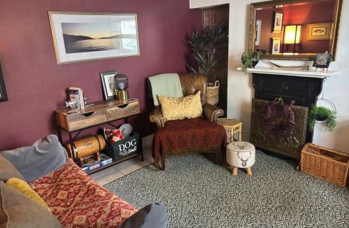 Drumnadrochit House | Loch Ness village cottage for 2 with free parking & pets welcome