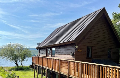 Taynuilt Cabin | Lochside Lodge with Hot Tub on the shore of Loch Awe
