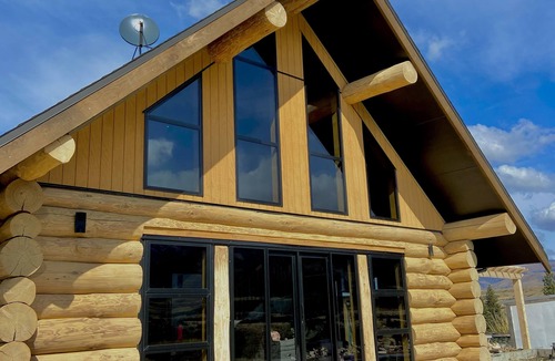 Ohau House | Log cabin - beautiful, relaxing getaway with breathtaking views!