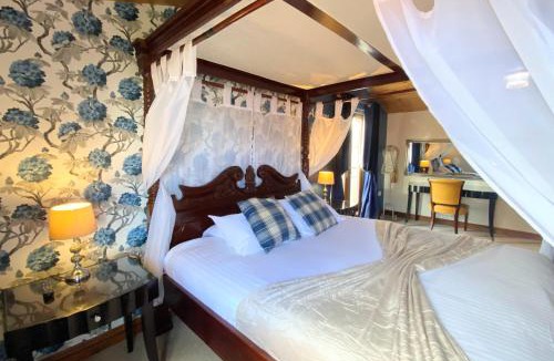 Kelty Ski Chalet | Lomond 5 with Private Hot Tub - Fife - Loch Leven - Lomond Hills - Pet Friendly