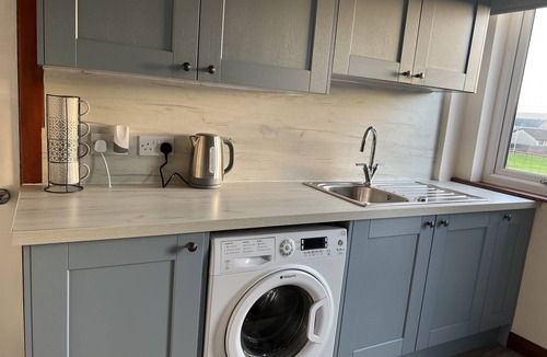 Ladybank Apartment | Lomond View Apartment - sleeps 4 guests in 2 bedrooms