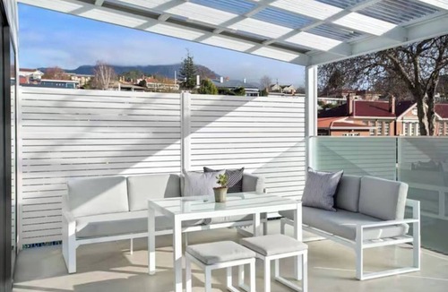 Sandy Bay Villa | Lord Street Villa Spacious Comfort and River Views