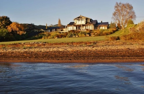 Ngongotaha House | Lounge to Lake - Water's Edge, Lake Rotorua