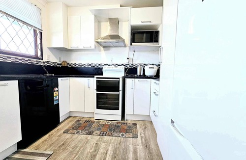 Mount Eden Apartment | Lovely 2-Bedroom Rental with Parking Zodiak Stays