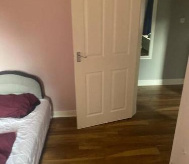 Restalrig Apartment | Lovely 2 bedroom with private garden