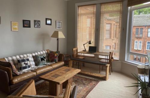Gourock Apartment | Lovely 2 Bedroom with Riverside Views Dog Friendly