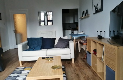 Kelvinbridge House | Lovely 2 bedrooms flat in the heart of Western, pet friendly