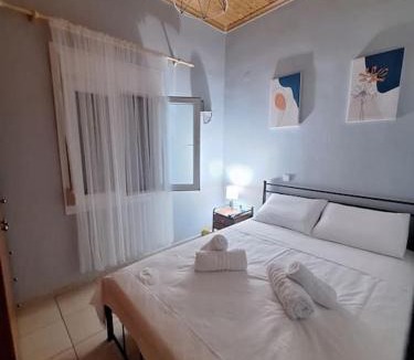 Ayia Anna Apartment | Lovely Guesthouse On The Beach