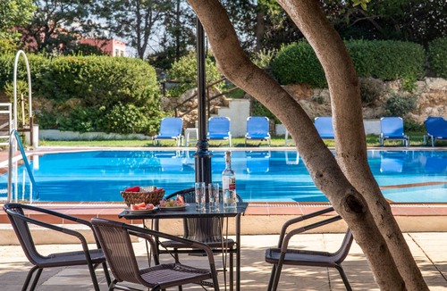 Hersonissos Centre Apartment | Lovely Studio with shared pool & Beautiful Garden