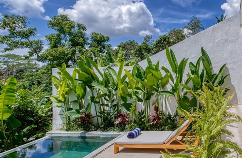 Gianyar Villa | Loyo Villas one BR-is the heart of Bali in welcoming Gianyar with WiFi, AC