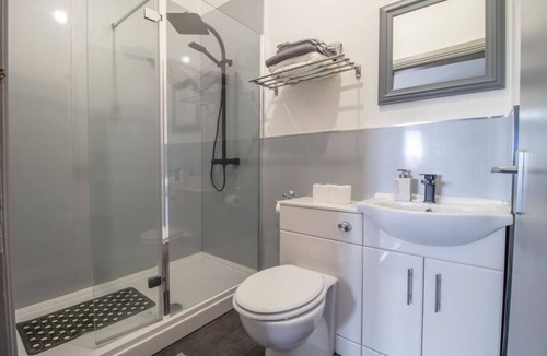 Kilmarnock Condo | Lugton Rooms - Twin bedroom suite
