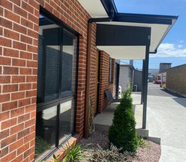 Kings Meadows Apartment | Luxe & Superior 2BR Villas Patio Free Parking & Wifi