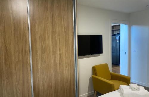 Kings Meadows Apartment | Luxe & Superior 2BR Villas Patio Free Parking & Wifi