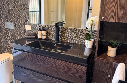 Ruby Bay House | Luxurious 1Brm guest suite Ruby Bay | Use of 12m pool and spa