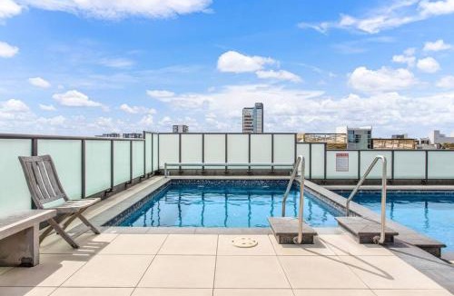 Takapuna Apartment | Luxurious Apartment 1BR Free Carpark Gym Pool & HotTub