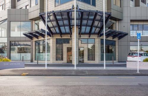 Takapuna Apartment | Luxurious Apartment 1BR Free Carpark Gym Pool & HotTub