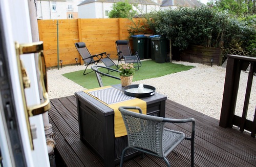 Perth Apartment | Luxurious Apartment with South facing Garden & Free parking