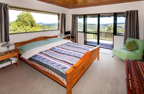 Coromandel Cabin | Luxurious Bed and Breakfast Accommodation with Sea Views in Coromandel, New Zealand