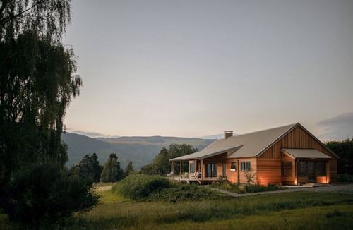 Aberfeldy House | Luxurious Lodge With Superb Decking Area