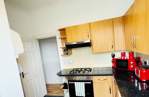 Kelty Apartment | Luxury 2 Bedroom Entire Apartment - Self Check in/out – Perfect for 6 Guests