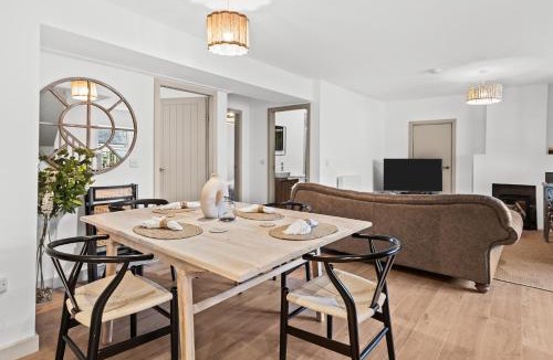 Killin Villa | Luxury 3 Bedroom Cottage in Centre of Killin