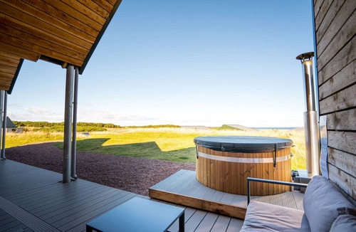North Berwick Villa | Luxury 3 Bedroom Lodge with Hot Tub