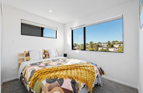 Sunnynook Villa | Luxury 4 BR Retreat 4 bath with 3 Master Suites and Kids' Playroom