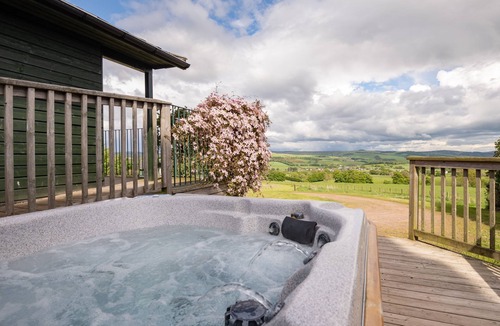 Lauder Ski Chalet | Luxury 5-Star Lodge with Hot Tub & Breathtaking Views – Sleeps 2 ✨