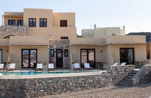 Syros Apartment | Luxury Apartment with Pool