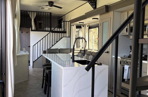 Ciudad Colon House | Luxury camper with a spectacular view, surrounded by nature.