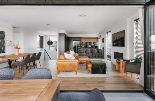 Papamoa Beach House | Luxury Escape with ocean views.
