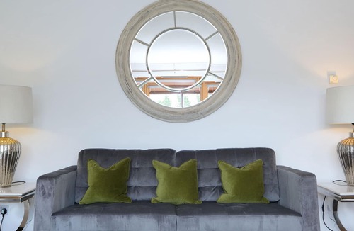 Dyce Apartment | Luxury flat in peaceful riverside near Aberdeen